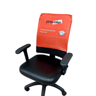 Capa de Cadeira Personalizada em tecido sublimado para marketing visual da Kaue Confecções